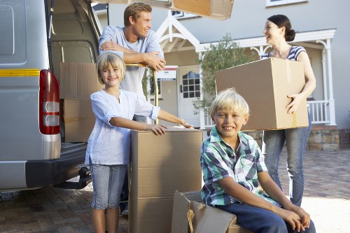 Local moving vehicle suited for flats and homes in Wandsworth