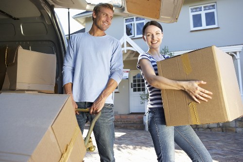 Packing and transport support for student flats and halls